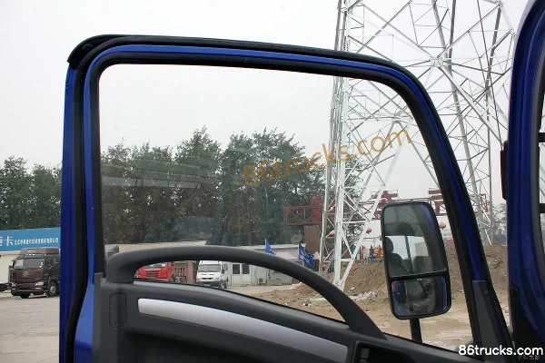 Tangjun Ouling T3 Series 117hp 4X2(6 wheels) 4.15m Single Row Flatbed Light Truck Cab (1) | 86Trucks