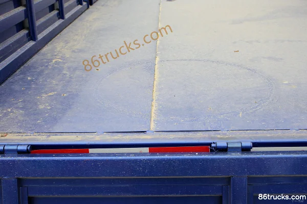 Tangjun Ouling T3 Series 117hp 4X2(6 wheels) 4.15m Single Row Flatbed Light Truck Body (3) | 86Trucks