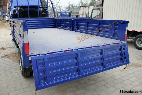 Tangjun Ouling T3 Series 117hp 4X2(6 wheels) 4.15m Single Row Flatbed Light Truck Body (1) | 86Trucks