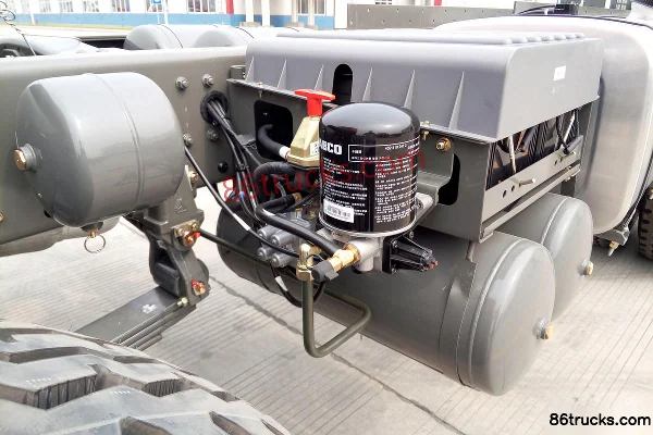 Sinotruk W5B-H Heavy Truck 310 hp 8X4(12 wheels) 6.8m Dump Truck Chassis (2) | 86Trucks