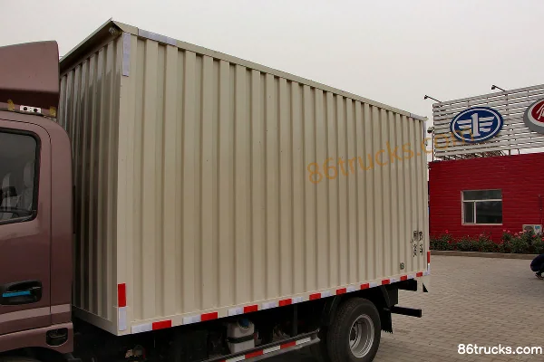Tangjun Ouling T3 series 108 hp 4X2(6 wheels) 4.15m single-row van light truck Body (1) | 86Trucks
