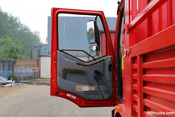 FAW Jiefang J6L Medium Truck Reinforced Type 180hp 4X2(6 wheels) 6.8m Cage Cargo Truck Cab (1) | 86Trucks
