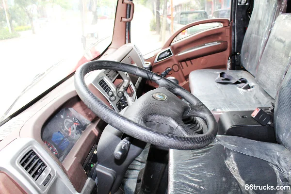 Sinotruk Wangpai 7 Series 115 hp 4X2(6 wheels) 3.8m Half Row Stake Light Truck Cab (3) | 86Trucks