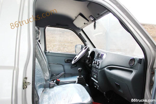 Sinotruk Wangpai W1 Series 1.8L 68 hp 4X2(6 wheels) Diesel 3.1m Single-row Flatbed Micro Truck Cab (3) | 86Trucks