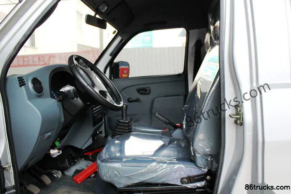 Sinotruk Wangpai W1 Series 1.8L 68 hp 4X2(6 wheels) Diesel 3.1m Single-row Flatbed Micro Truck Cab (2) | 86Trucks