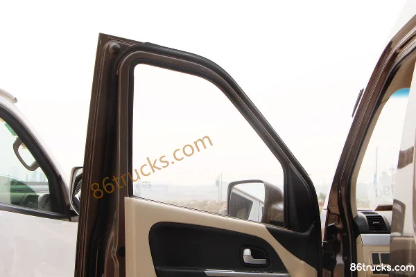 Changan Light Vehicle Ruixing M90 Business Type 124 hp 9-Seat Passenger Van Cab (2) | 86Trucks
