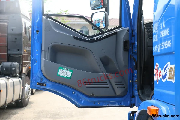 FAW Liute Jinlu Medium Truck 160 hp 4X2(6 wheels) 7.7m Van Cargo Truck (378 axle) Cab (3) | 86Trucks