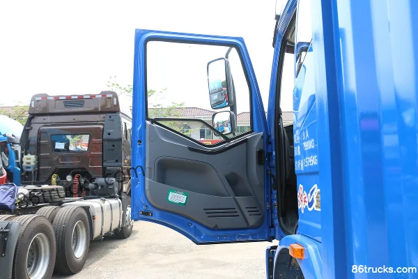 FAW Liute Jinlu Medium Truck 160 hp 4X2(6 wheels) 7.7m Van Cargo Truck (378 axle) Cab (1) | 86Trucks
