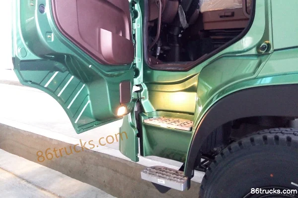 Sinotruk Wangpai W5D-M medium truck 180 hp 4X2(6 wheels) 4.5m dump truck (8-speed) Cab (2) | 86Trucks