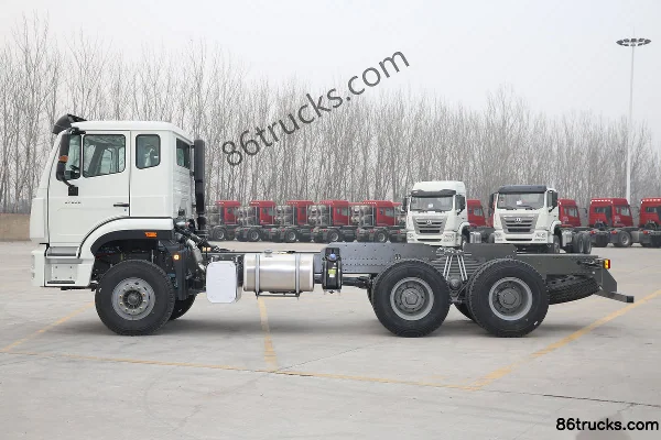 Sinotruk Hohan J7B heavy truck 380 hp 6X4(10 wheels) cargo truck chassis Exterior (3) | 86Trucks