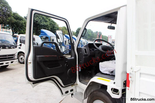 Jinbei Qiyun 95 hp 4X2(6 wheels) 3.3m Double Row Stake Truck (Oil Brake) Cab (1) | 86Trucks