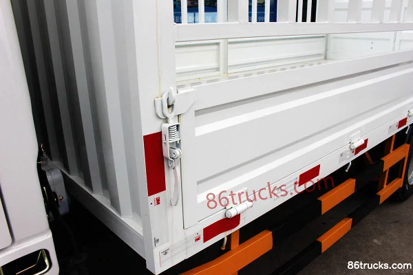 Jinbei Qiyun 95 hp 4X2(6 wheels) 3.3m Double Row Stake Truck (Oil Brake) Body (2) | 86Trucks