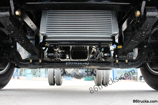 Sichuan Hyundai Ruiyue 109hp 4X2(6 wheels) 4.18m Single Row Flatbed Light Truck Chassis (2) | 86Trucks