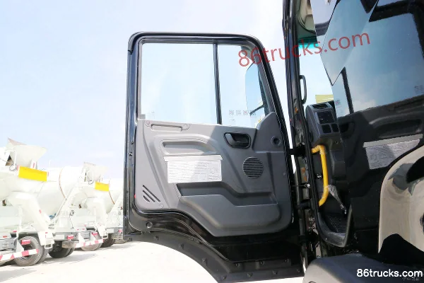 JAC Gallop K3X Heavy Truck 290hp 8X2(10 wheels) 9.5m Flatbed Cargo Truck Cab (3) | 86Trucks
