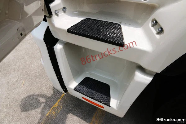 JAC Gallop K6L Medium Truck 190 hp 4X2(6 wheels) 7.8m Cab-over Chassis with Box Body (2) | 86Trucks