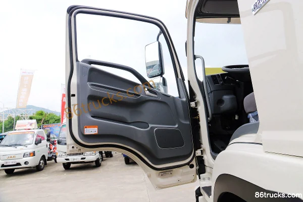 JAC Gallop K6L Medium Truck 190 hp 4X2(6 wheels) 7.8m Cab-over Chassis with Box Body (1) | 86Trucks