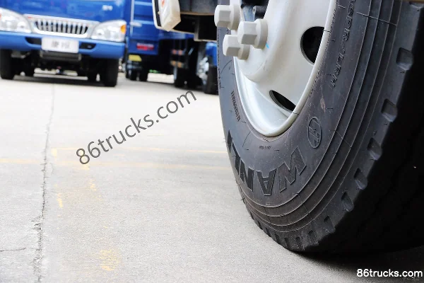 JAC Gallop K6L Medium Truck 190 hp 4X2(6 wheels) 7.8m Cab-over Chassis with Box Body (3) | 86Trucks