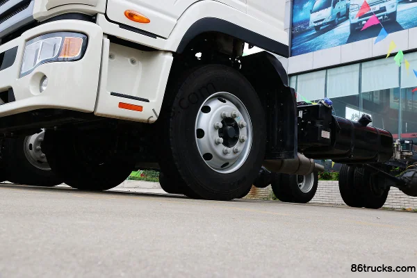 JAC Gallop K6L Medium Truck 190 hp 4X2(6 wheels) 7.8m Cab-over Chassis with Box Body (1) | 86Trucks