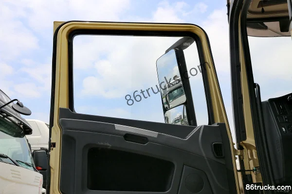 SHACMAN Delong X3000 Lightweight Edition 550 hp 6X4(10 wheels) dangerous goods tractor truck Cab (2) | 86Trucks
