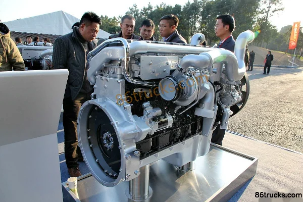 Sinotruk MC13.54-50 540hp 13L China V Diesel Engine Exterior