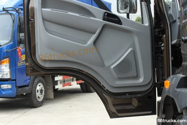 Sinotruk HOWO Tongshuai 154hp 4X2(6 wheels) 3800mm Wheelbase Day Cab Light Truck Chassis (3) | 86Trucks