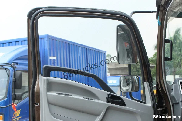 Sinotruk HOWO Tongshuai 154hp 4X2(6 wheels) 3800mm Wheelbase Day Cab Light Truck Chassis (2) | 86Trucks