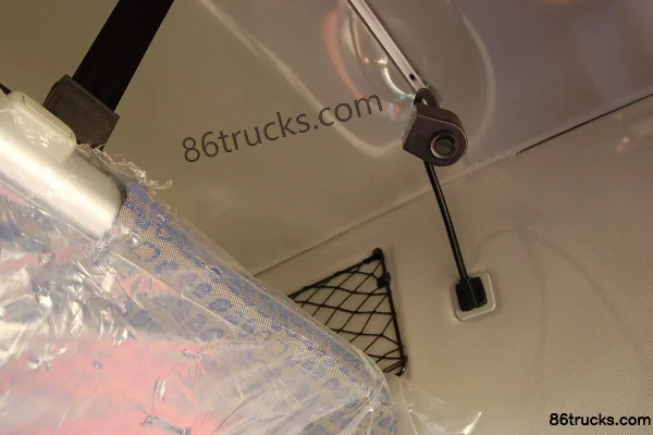 Sinotruk HOWO Heavy Truck 340 hp 6X2(8 wheels) Dangerous Goods Tractor Truck Cab (2) | 86Trucks