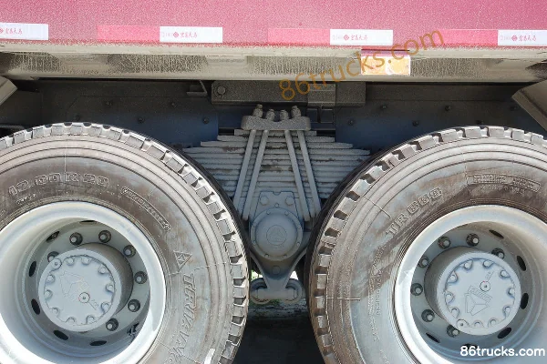 Sinotruk HOWO camion lourd 336 ch 6X4(10 roues) camion benne 4,88 m Cabine (3) | 86Trucks
