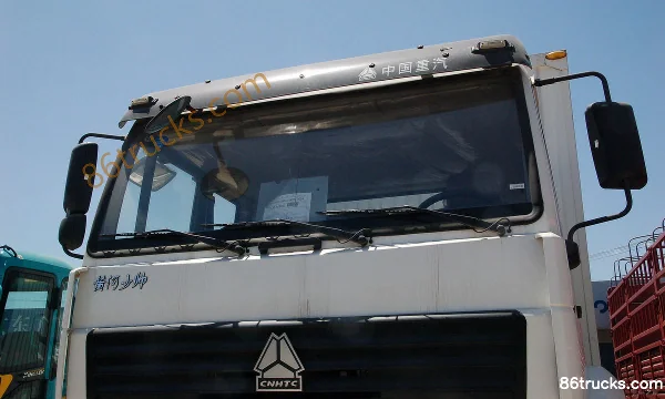Sinotruk Yellow River Shaoshuai 190 hp 6X2(8 wheels) van cargo truck Exterior (3) | 86Trucks