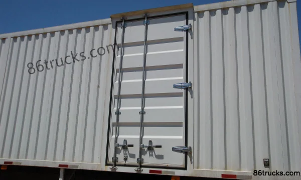 Sinotruk Yellow River Shaoshuai 190 hp 6X2(8 wheels) van cargo truck Chassis (1) | 86Trucks