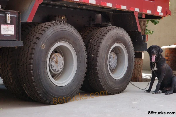 Sinotruk King Prince 310 ch 6X4(10 roues) camion benne à ordures Châssis (1) | 86Trucks