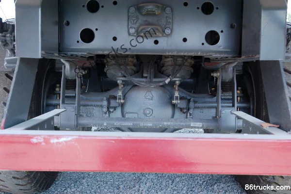 Sinotruk HOWO heavy truck 336hp 8X4(12 wheels) 6.2m dump truck Cab (1) | 86Trucks