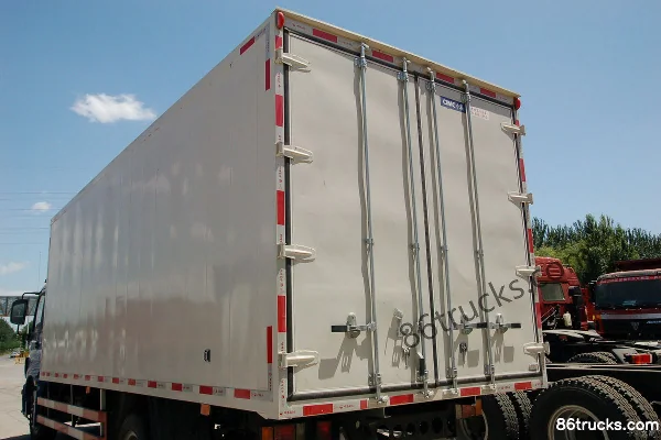 Foton Auman ETX 3-series medium truck 170 hp 4X2(6 wheels) 6.75m flatbed cargo truck Chassis (1) | 86Trucks