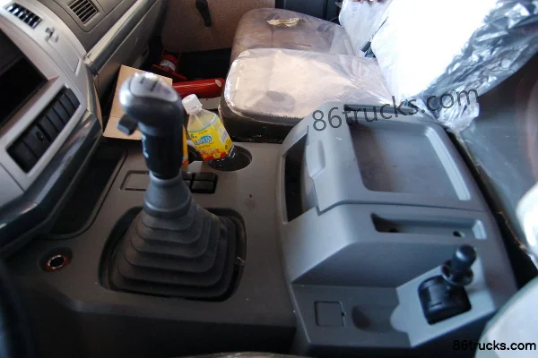 Foton AumanETX 9 Series Heavy Truck 336hp 8X4(12 wheels) 6.8m Dump Truck Cab (3) | 86Trucks