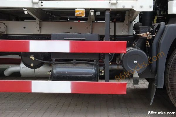 Dongfeng Commercial Vehicle Tianjin Medium Truck 185 hp 4X2(6 wheels) 6.6m Flatbed Cargo Truck Chassis (2) | 86Trucks