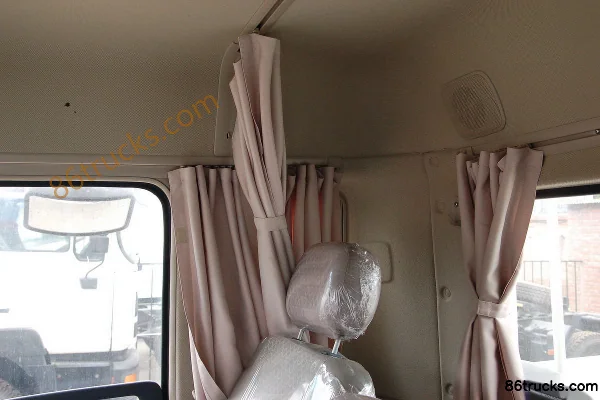 Dongfeng Commercial Vehicle Tianjin Medium Truck 185 hp 4X2(6 wheels) 6.6m Flatbed Cargo Truck Cab (2) | 86Trucks