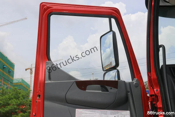 Dongfeng Liuqi Chenglong M5 Heavy Truck 350 hp 4X2(6 wheels) Tractor Truck Cab (2) | 86Trucks