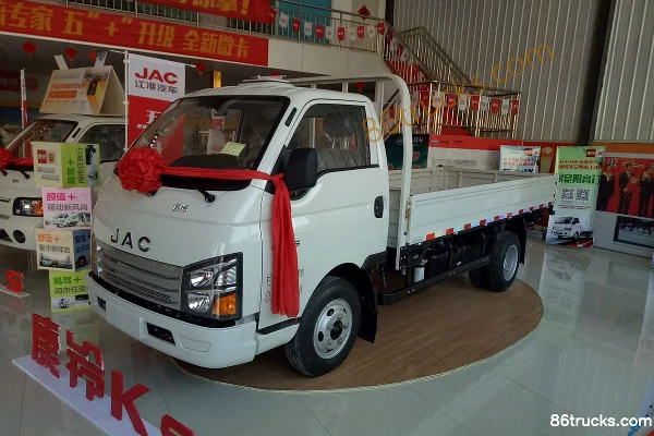 JAC Kangling K5 116 hp 4X2(6 wheels) 3.96m Single Row Flatbed Light Truck Exterior (2) | 86Trucks