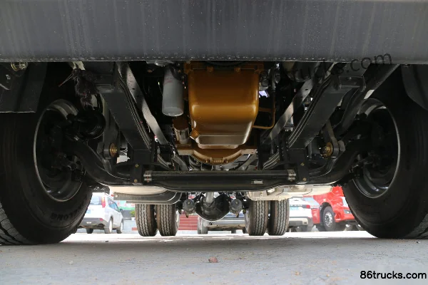 Dongfeng Liuqi Chenglong M5 Heavy Truck 350 hp 4X2(6 wheels) Tractor Truck Chassis (3) | 86Trucks