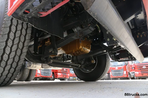 Dongfeng Liuqi Chenglong M5 Heavy Truck 350 hp 4X2(6 wheels) Tractor Truck Chassis (1) | 86Trucks