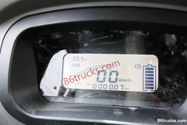 Nanjing Auto Changda Xiaofuxing 11 hp 4X2(6 wheels) Electric Self-loading Garbage Truck Cab (2) | 86Trucks