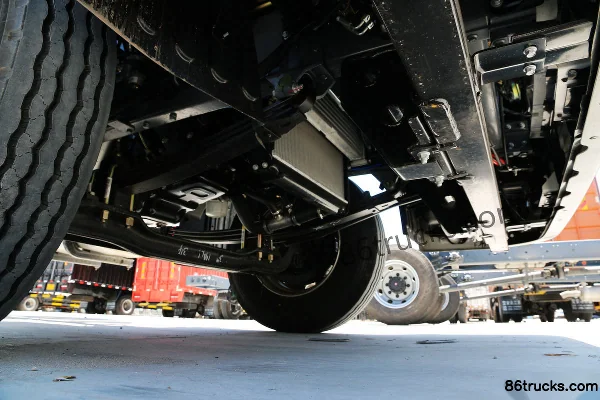 JAC Gallop K6L Medium Truck 190hp 4X2(6 wheels) 7.8m Van Cargo Truck Chassis (1) | 86Trucks