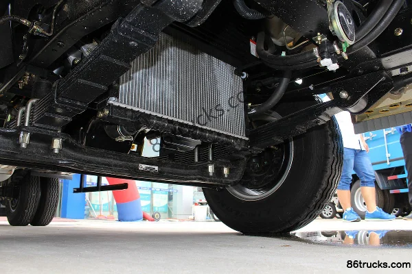 Jinbei Qiyun 109 ch 4X2(6 roues) camion léger à plateau 3,3 m double cabine (frein hydraulique) Châssis (2) | 86Trucks
