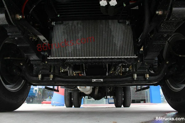 Jinbei Qiyun 109 ch 4X2(6 roues) camion léger à plateau 3,3 m double cabine (frein hydraulique) Châssis (1) | 86Trucks