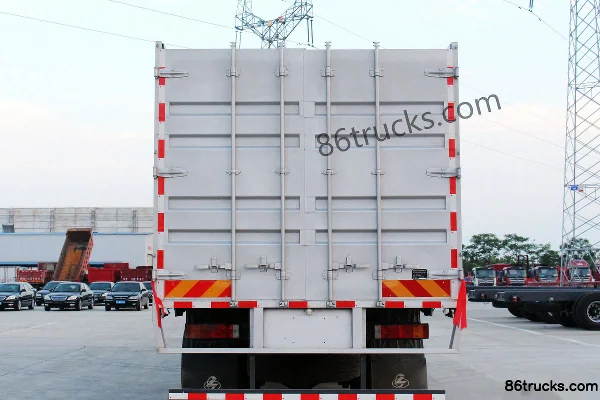 Dongfeng Liuqi Chenglong H7 350 hp 8X4(12 wheels) 9.47m livestock transport truck Body (3) | 86Trucks