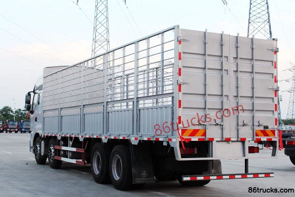 Dongfeng Liuqi Chenglong H7 350 hp 8X4(12 wheels) 9.47m livestock transport truck Body (2) | 86Trucks