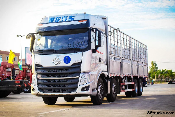 Dongfeng Liuqi Chenglong H7 350 hp 8X4(12 wheels) 9.47m livestock transport truck Exterior (3) | 86Trucks