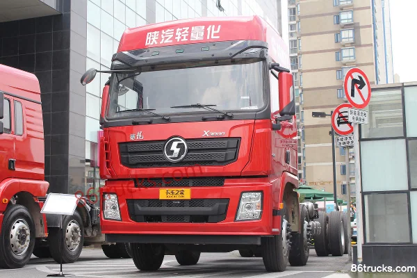 SHACMAN Delong X3000 336hp 8X4(12 wheels) 9.5m Cargo Truck Chassis Exterior (3) | 86Trucks