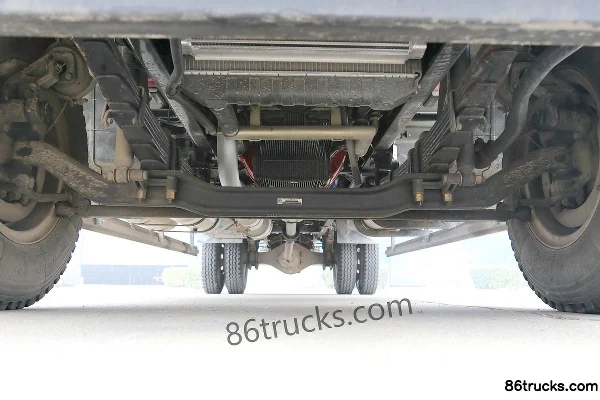 Foton Ruiwo Medium Truck 168 hp 4X2(6 wheels) 6.7m Van Cargo Truck Chassis (2) | 86Trucks