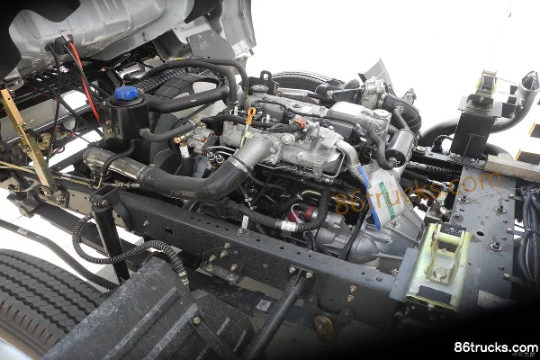 Dongfeng Captain E280 116 hp 4X2(6 wheels) 3.8m Row Half Cage Van Light Truck Chassis (1) | 86Trucks